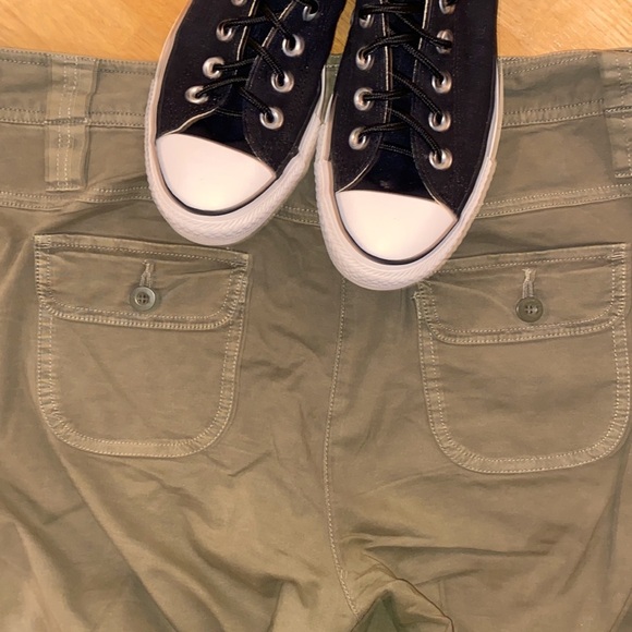 ✅Style & co capris cargo style in army  green. Button/Zip front closure 💚 - Picture 7 of 7